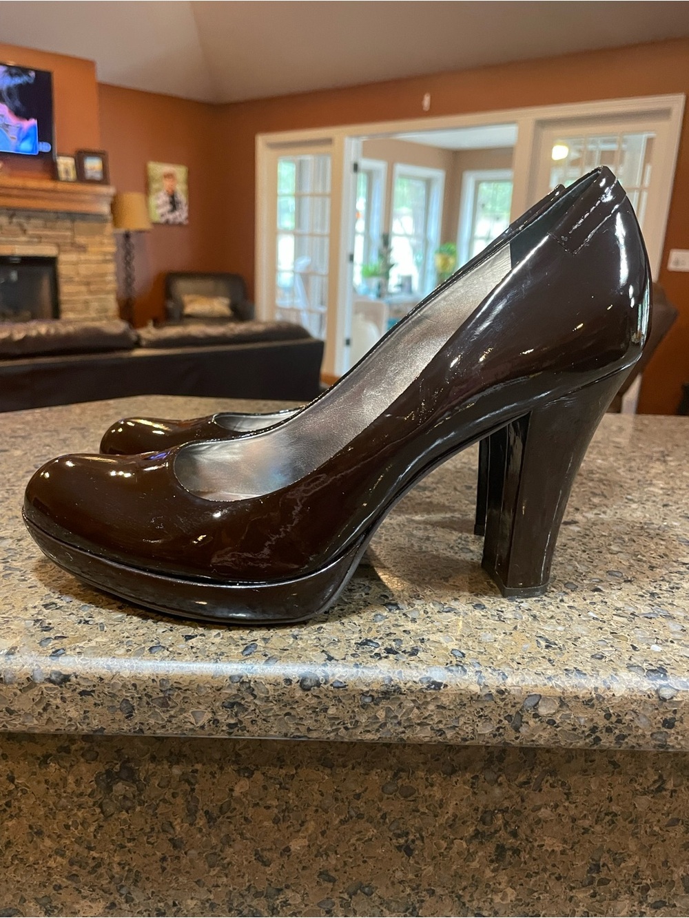 Gianni Bini Fall Glam! Darkest Brown Patent Platform Round Toe 4” Heels Sz 10